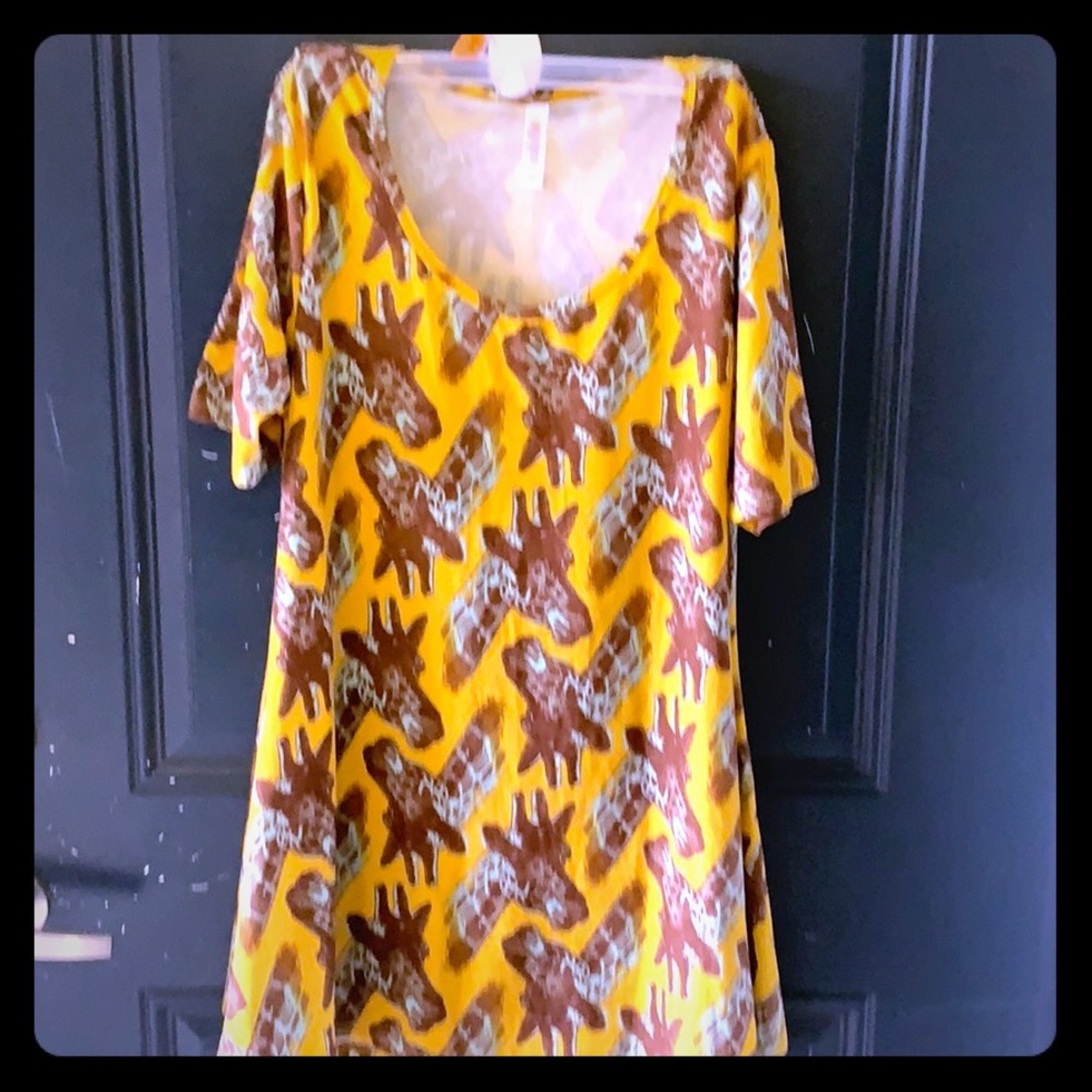 FREE Wi. Purch.  perfect tee size M